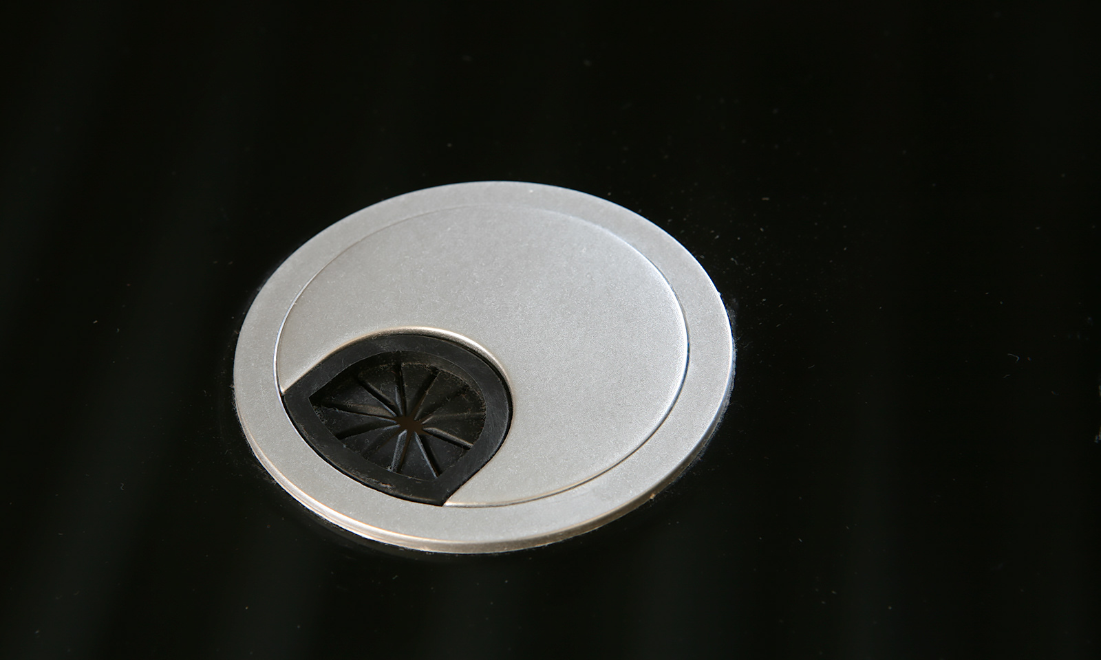Büromöbel Chef Schreibtisch KEHL in schwarz XXL inkl. Sideboards
