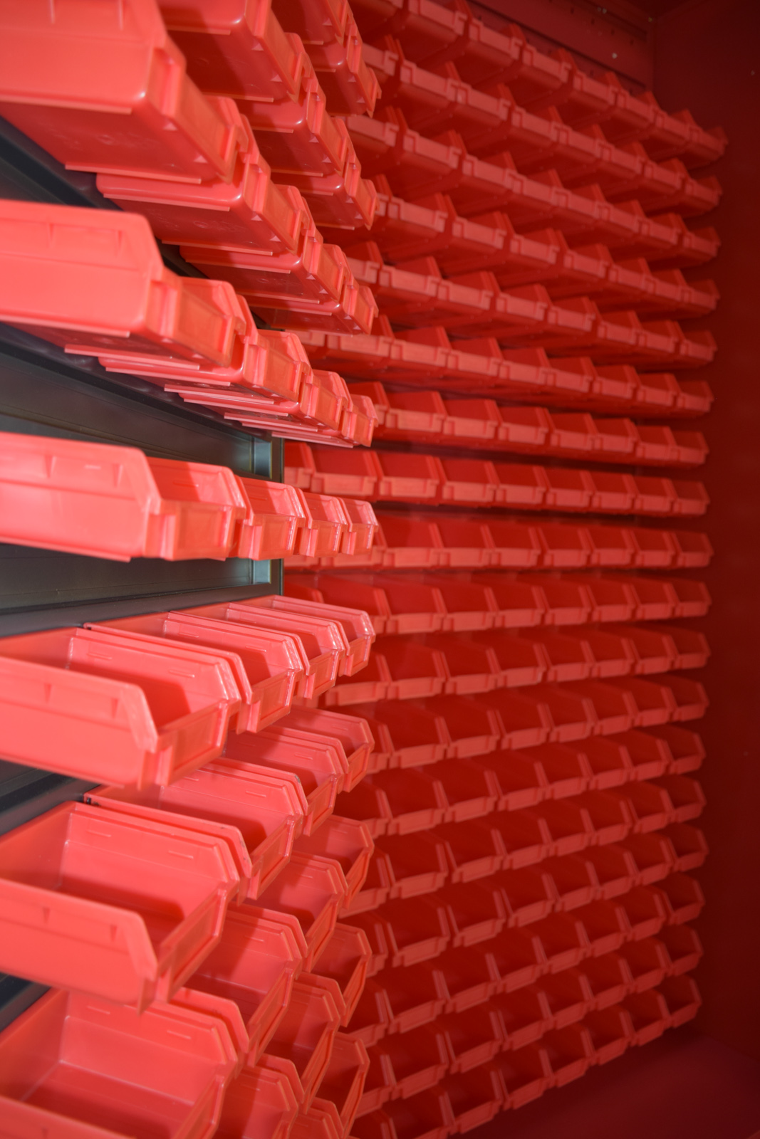 Schrauben Schrank MOLDAU