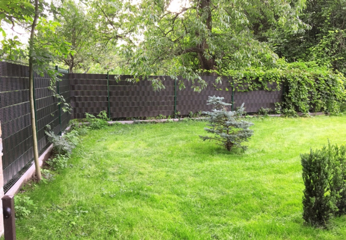 Fence strip dark brown 255 x 19 cm